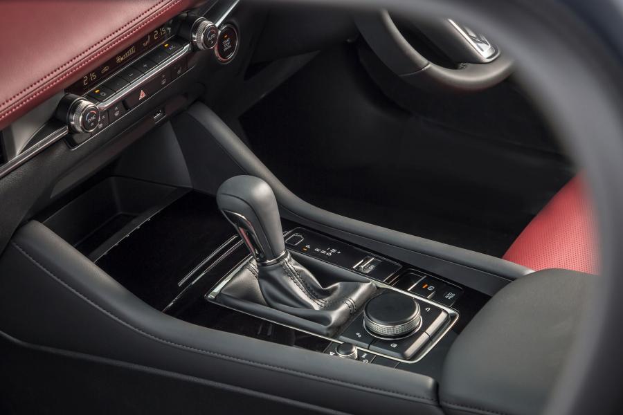 Детали интерьера Mazda3 Hatchback 2019 года  (AU) (фото 40 из 46)